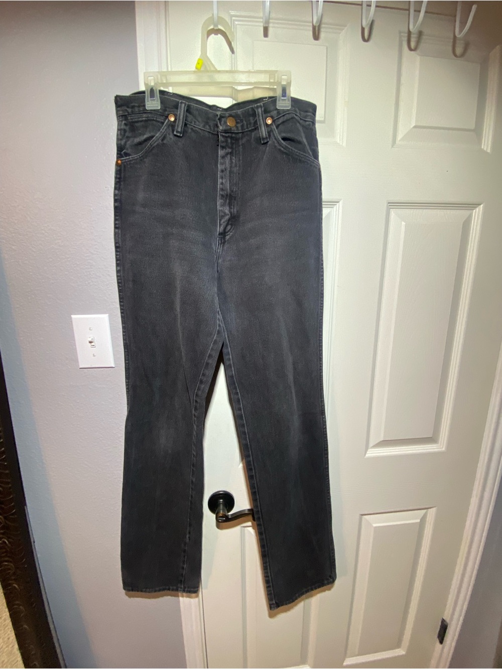 Wrangler Black Chocolate Cowboy Cut Jeans 31x36 fits more like 30x36